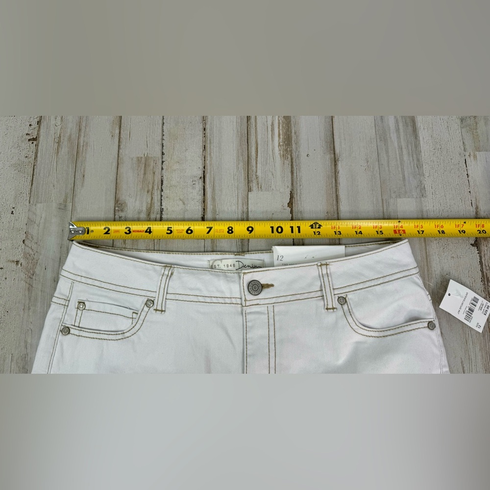 Cato Denim 12 Hi-Rise Crop Gold Embroidery Leaves on Legs White Pants gold NWT - Picture 7 of 11